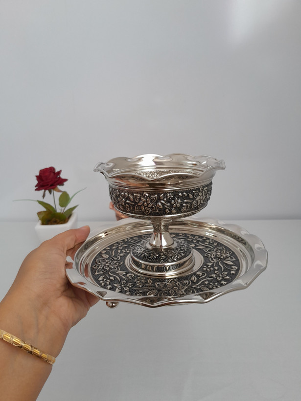 پیاله پایه دار مسی گل برجسته