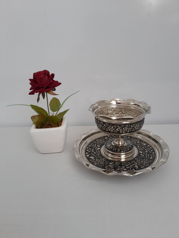 پیاله پایه دار مسی گل برجسته